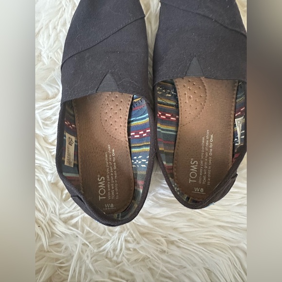 TOMS Black Slip-On Shoes. Size 8W. - Picture 8 of 8